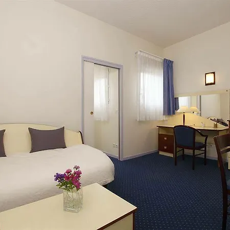 Appart'city Confort Saint Roch Апарт-отель 3*
